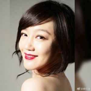​薛佳凝都40岁了！短发红唇笑容迷人