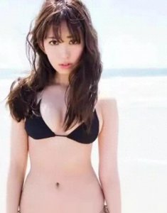 ​出口亚梨沙：魅力无限的日本杰出演员与模特