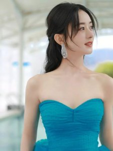 ​赵丽颖性感身材