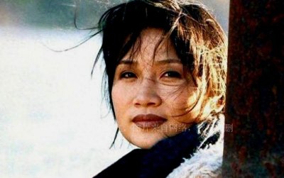 ​李娜，唱《青藏高原》的歌手，1997年选择出家，如今在美国修行