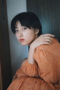 ​有一种“整容”叫张子枫剪短发，摆脱乖巧学生头，个性到认不出她