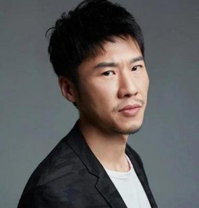 ​王骁是否为星二代？家族背景大起底，父母身份引人关注！