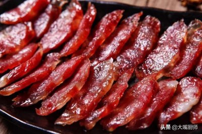 ​香肠是蒸着吃，还是煮着吃？很多人做错，难怪香肠不香，也不软嫩