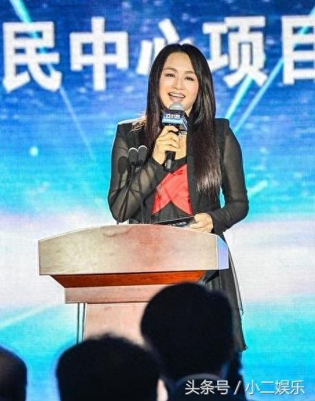 不忍直视！曹颖近照身材暴肥，胖脸似“谢大脚”