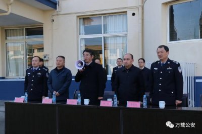 ​万载县县委书记严旭辉到公安局调研